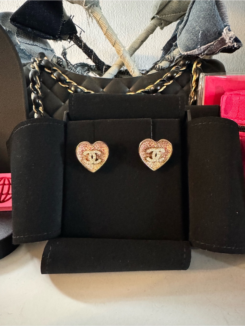 CHANEL Cruise 23P Pink Ombré Crystal CC Heart Earrings - Picture 3 of 9